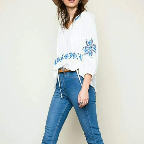 NWT Boho Blue Embroidered Tunic Top with Tassels sz M - Picture 2 of 4